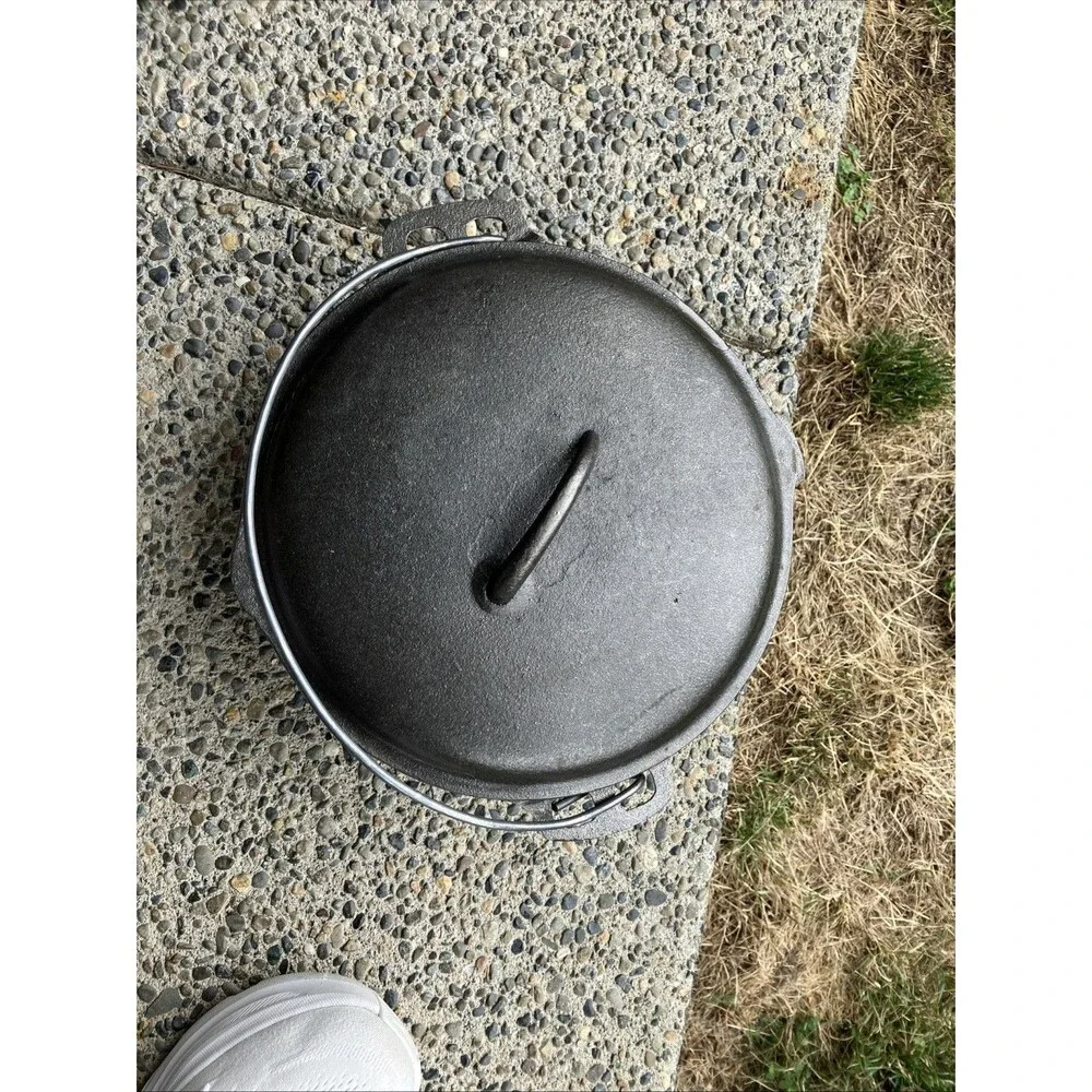 Birmingham Stove & Range BSR #8-B Cast Iron Dutch Oven 10 1/4